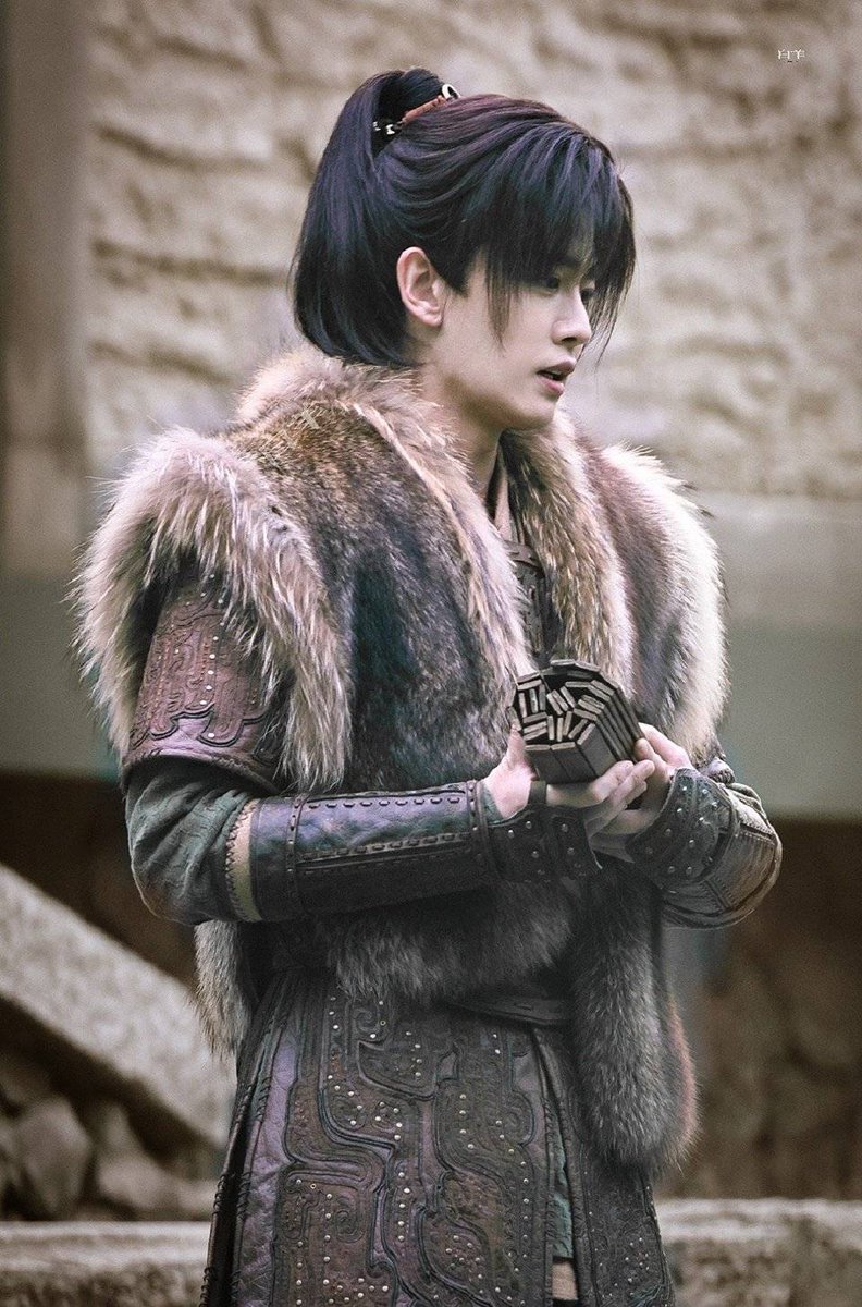 keaw_kefir's tweet photo. ชอบพรี่ ลุ๊คนี้มาก หล่อไปใหมนะ #任嘉伦llen #AllenRenJiAaLun #AllenRen #RenJiaLun #任嘉伦 #RenGuoChao #chinaactor #chinesecelebrity #chinesedrama #chineseactor #任国超 #เหรินเจียหลุน #เหรินเจียหลุน任嘉伦 #burningflames #เทพยุทธ์สะบั้นฟ้าท้าสวรรค์ #ซีรีย์น่าดู #ซีรีย์จีน https://t.co/HfaoSH3bhE