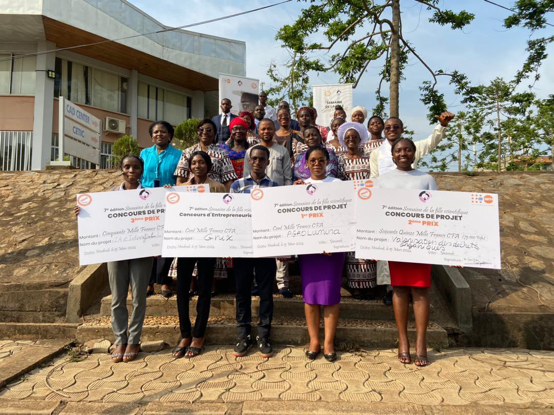 UNFPACameroon's tweet image. À l’initiative de l’Association des Filles de l’Ecole Nationale Supérieure Polytechnique de Yaoundé #ENSPY, (AFENSPY),ces étudiantes des #STIM ont fait valoir leur savoir-faire dans les domaines de la technologie &amp;amp;de l’innovation à travers des concours de projets &amp;amp; expositions