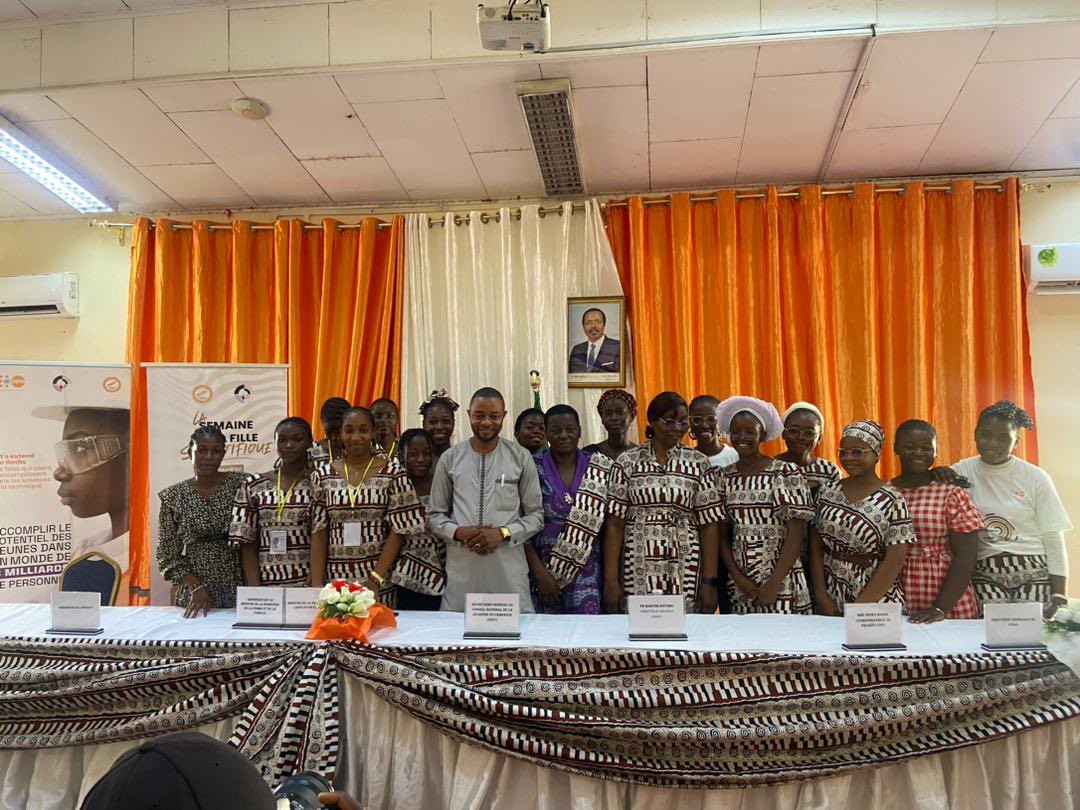 UNFPACameroon's tweet image. À l’initiative de l’Association des Filles de l’Ecole Nationale Supérieure Polytechnique de Yaoundé #ENSPY, (AFENSPY),ces étudiantes des #STIM ont fait valoir leur savoir-faire dans les domaines de la technologie &amp;amp;de l’innovation à travers des concours de projets &amp;amp; expositions