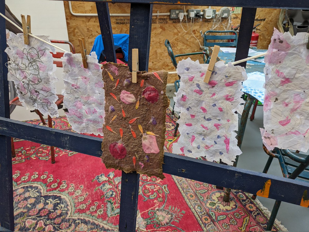CommunityS_2021's tweet photo. A great turn out for our first workshop at W.Ave Arts in St Leonard's. We managed to recycle two cardboard boxes, three newspapers, and a pile of paper scraps.
#ReduceReuseRecycle https://t.co/ZTxmDTXcrJ