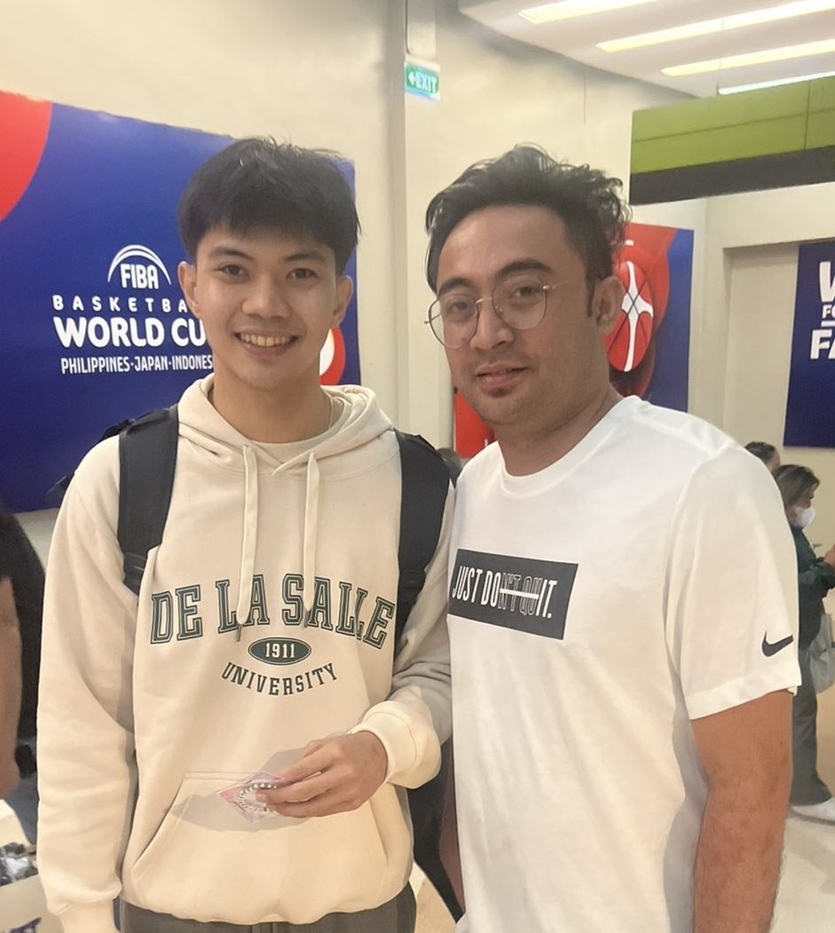 Poy_NextDoor's tweet photo. 1st time ko lang yata manood ng UAAP Men's Volleyball. Hahaha. At dahil kay Eco yun. 🏐🏹💚 https://t.co/kbXpYlbStV