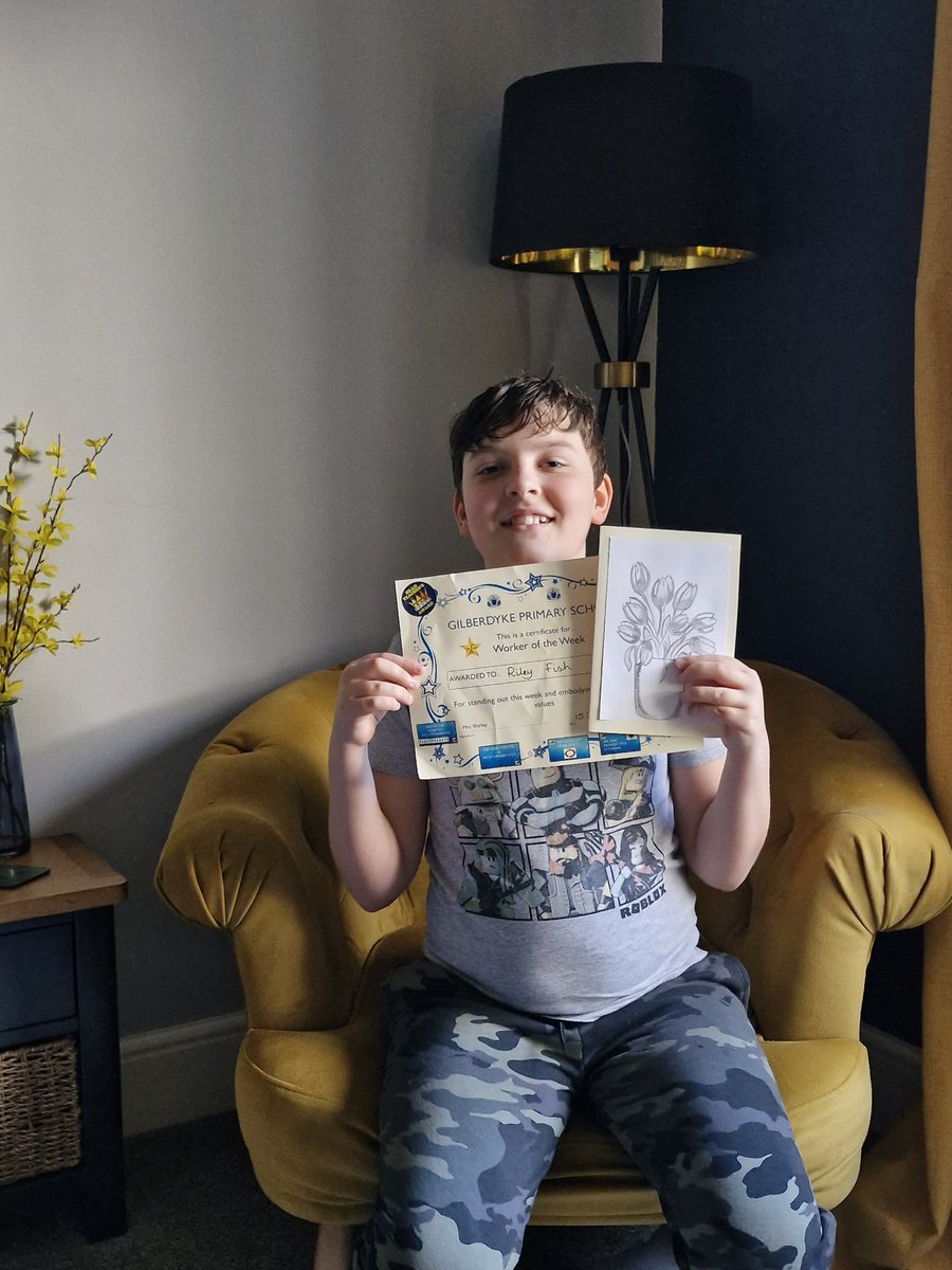 limifi31's tweet photo. @GilberdykeRocks there's no wonder Riley got worker off the week for his amazing art skills. I was so impressed and extremely proud to receive this beautifully drawn card for Mother's day. https://t.co/6csTtItixT