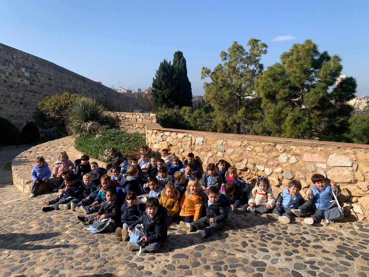 carmelitestgn's tweet photo. #ADMTWC #LLARC Les prunes, les cireres i els kiwis visitem les muralles en la setmana de l'entorn proper. #aprenemfentipensant #depetitsagransCarmelites #somifemescola https://t.co/237YAjZ7sZ