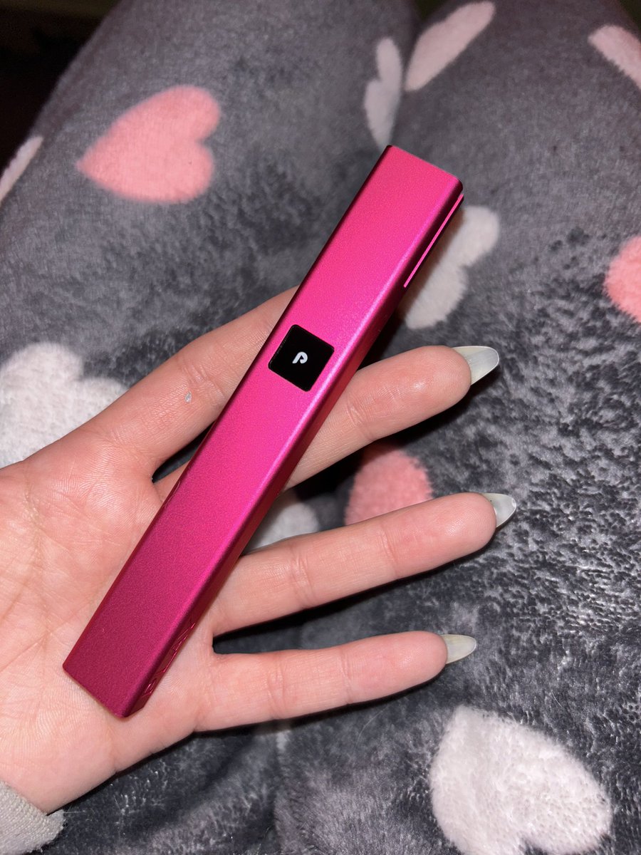 I was thinking of buying a plugnplay battery but then bestie gave me this beautiful pink one 🥹🩷