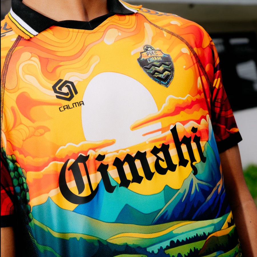 New In | 2023 PSKC Cimahi Third 🌄

This eye-catching design features a landscape of the Tangkuban Perahu stratovolcano.

🏷️ - £27.99

🛒 Shop Here - ow.ly/iwPr50QU6Pe