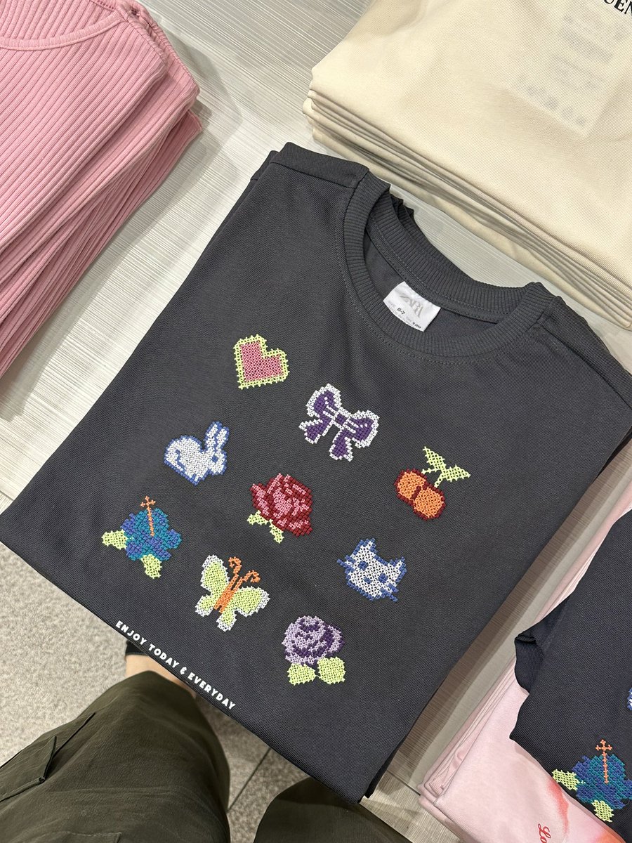 tamjaichunbkk's tweet photo. บอกเลยว่า zara kids ตอนนี้ เข้ามาต้องมีสติ เสื้อยืดลายน่ารักๆเยอะมาก https://t.co/P6UyXWNe6j