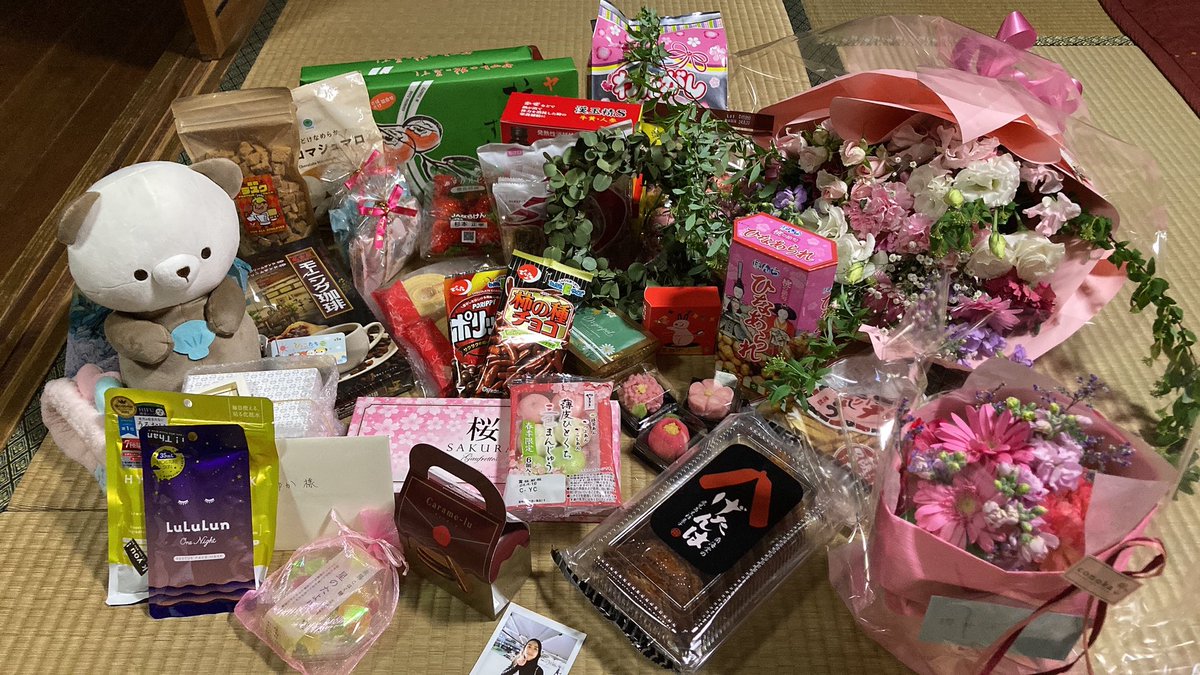 3年ぶり告知ライブ
無事終えました🙇‍♀️🍀

やっと、皆さんにお会いできた。

お越し下さってありがとう、本当に。

みんなの笑った顔が
私のたからものです💝

差し入れたくさんありがとうございます🌼🙇‍♀️