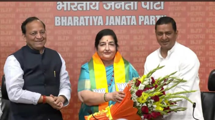 screengrafia's tweet photo. Anuradha Paudwal has joined BJP #anuradhapaudwal #padmashre #bjp #singer https://t.co/KHx0qK4YLV