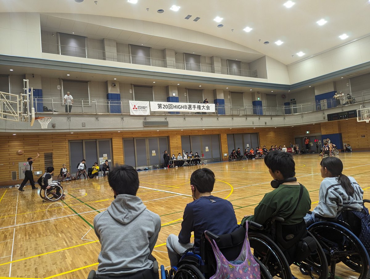 syaka205's tweet image. バスケやテニスの子供達
(将来の選手)と
わいわいしながら見学✨
#High8 
#車いすバスケ 
#三菱電機