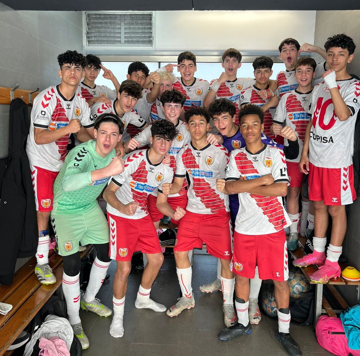 CELHFutbolBase's tweet photo. [MARCADOR CADET]

🏆 1a Divisió Cadet. G11 | J21
✅️ FAF L'Hospitalet 0-6 CD
⚽️ Hugo
⚽️⚽️ David
⚽️ Adan
⚽️ Oriol
⚽️ Maty

👌Novena victòria consecutiva i divuitena del campionat per al conjunt d'@alexciezaa que dormirà líder!

#SomhiHospi #SomFutur⚪️❤️ https://t.co/eZo9h2vyA0