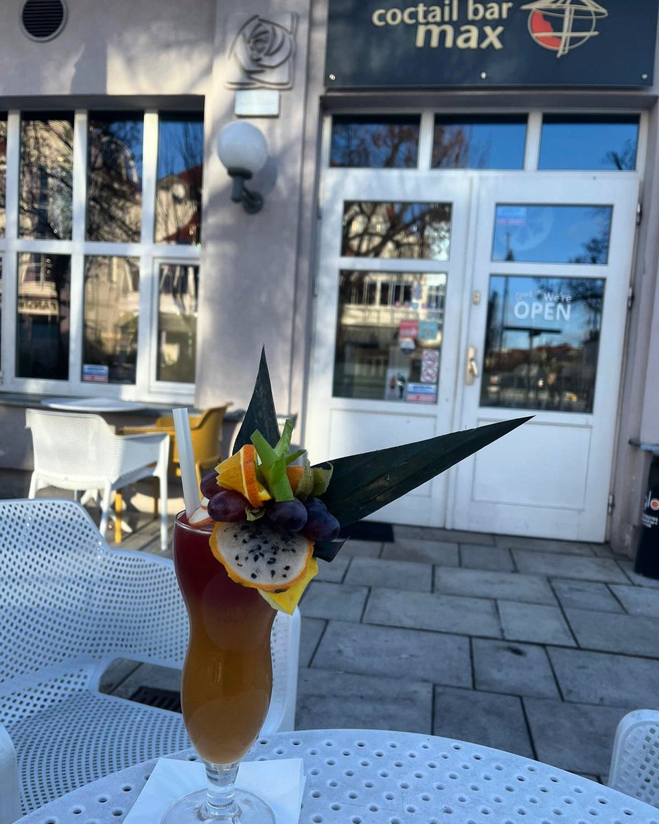 A w kurorcie przy sobocie mamy morze, słońce i koktajle, czego chcieć więcej?! 😍 #coctailbarmax #grunwaldzka1 #soboting #sopot #trojmiasto #zmiłościdokoktajli #tricity #3city #3miasto #zmiłościdoowoców