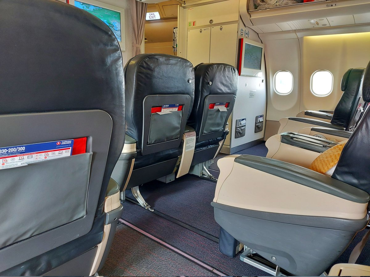 Michaelkelly707's tweet photo. Time to head home to @DublinAirport from Istanbul. I'm flying with @TurkishAirlines on a 2015 build Airbus A330 registered #TCLOF . A different layout than yesterdays A330 from Paris to Istanbul which was also business class
#TK1977 #paxex https://t.co/nmnB3sNAOz