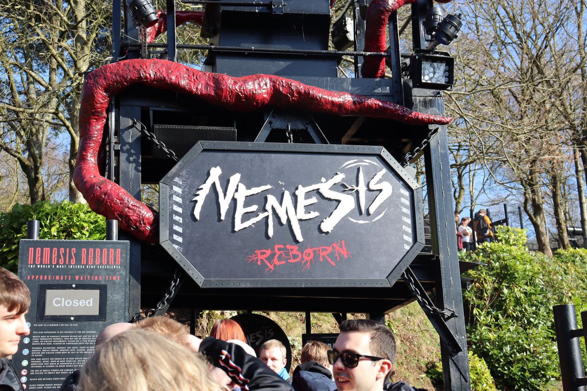 Nemesis Reborn has opened on what is reported as a 275 minutes wait!

Guests enter the queue line through a new-look entrance structure which has been taken over by tentacles of the Nemesis creature.
