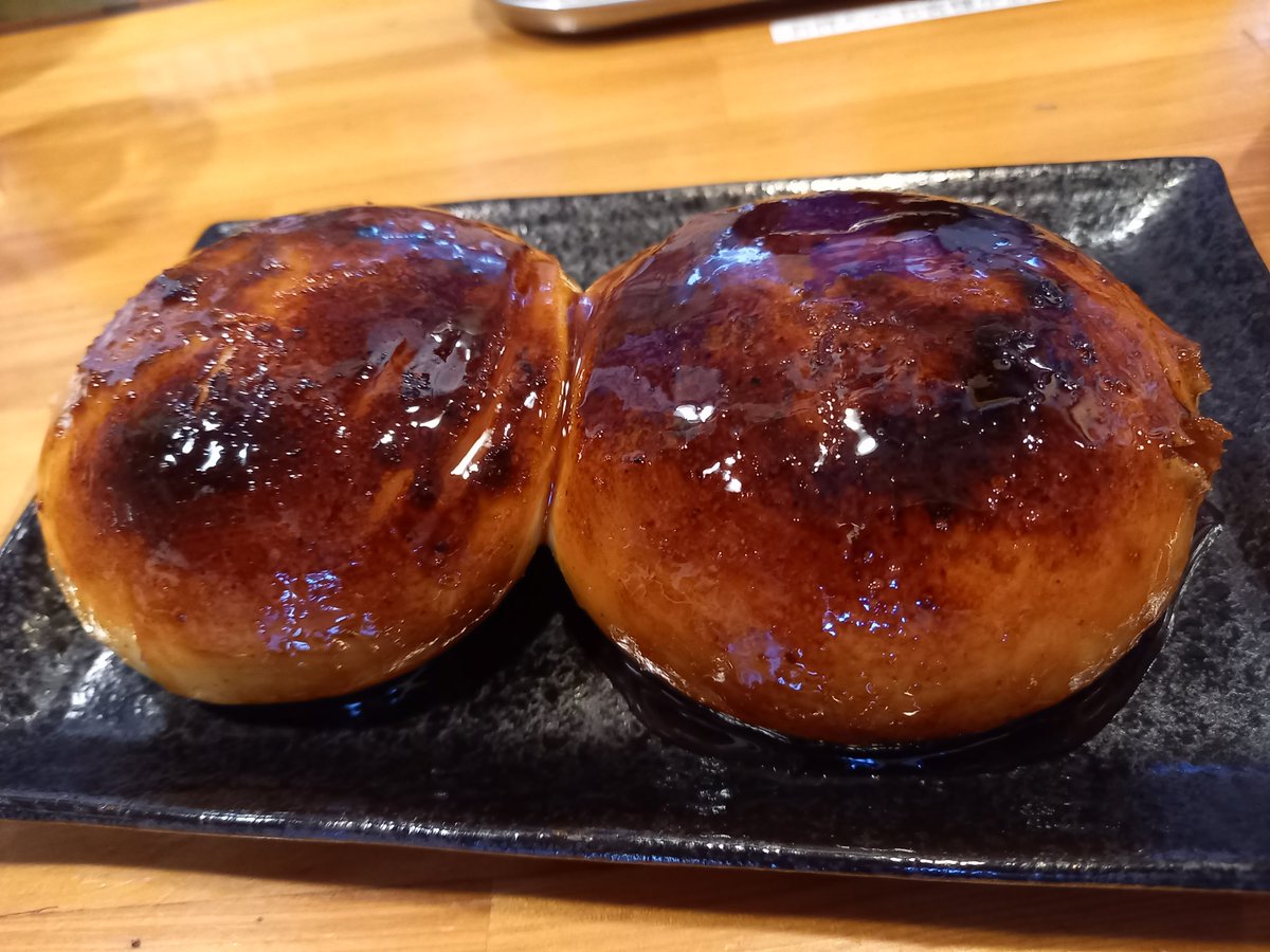 ランチは、最近ポストでお見かけした焼きまんじゅうだるま本店さんへ🚙焼きそばと焼きまんじゅうあん入りをいただきました😋麺もちもちで、焼きまんじゅうふわふわで最高🥰美味しかった❗v(^o^)車にもどり、予定を言ったら(3つほど)もう今日はいいんじゃない…？とおなかいっぱいの模様😭また次こよう