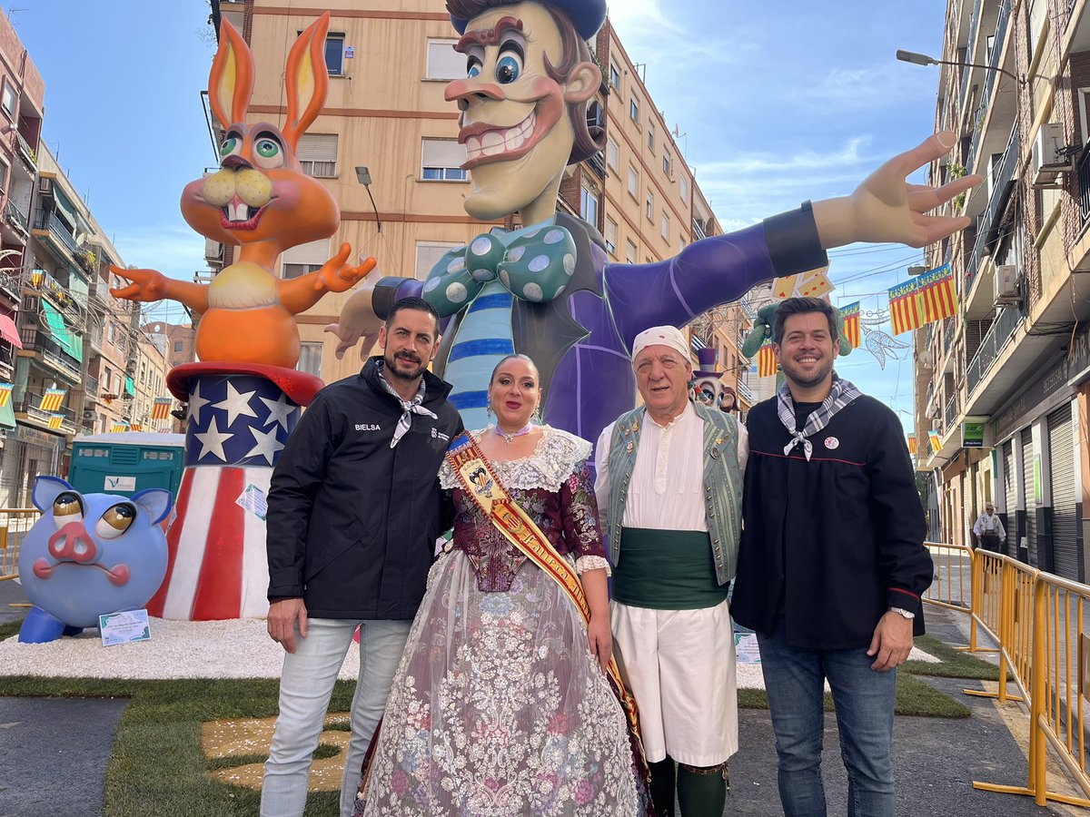 AjMislata's tweet photo. ✨ Les falles de Mislata celebren estos dies la convivència als casals. Hui, la falla Lepant-En Joan d'Àustria ha convidat a l'alcalde, @CarlosFBielsa a participar en l'esmorzar
#Mislataenfalles https://t.co/JP3nieq3ZJ
