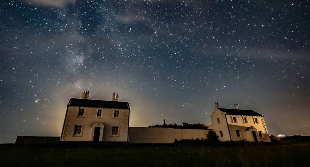 Looking forward to some clear night skys. Penmon old coastguard cottages under stars. @AngleseyScMedia @BBCWalesNews @ItsYourWales @S4Ctywydd @metoffice @Ruth_ITV @SabrinaJayneLee @SonyAlpha @WalesCoastPath @kasefiltersuk @BBCWthrWatchers