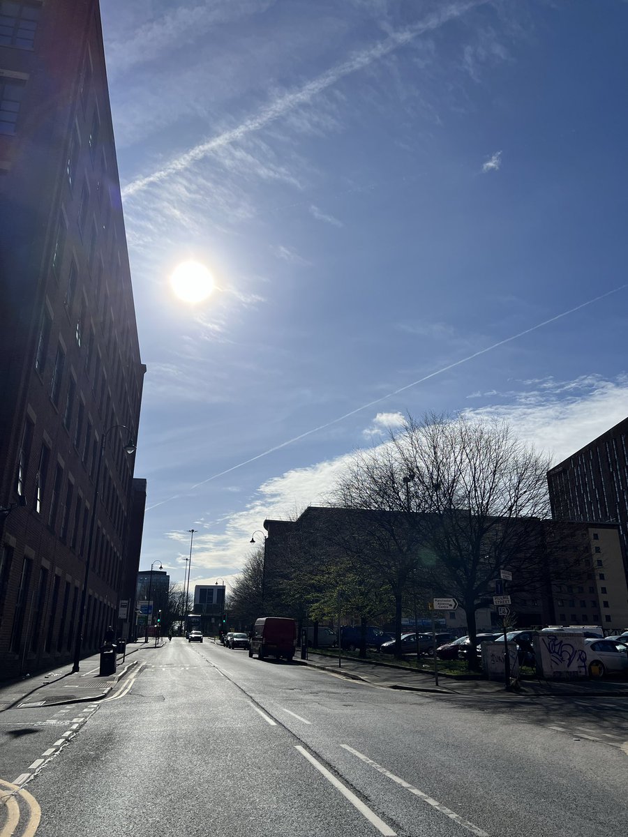 Is_Right's tweet image. The sun is out in Manchester