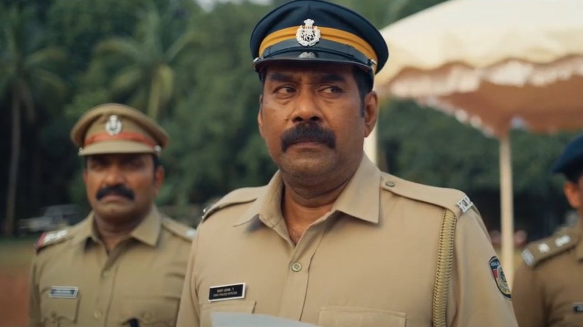 Aneesh_98's tweet photo. #Thundu It's an good family comedy entertainer drama, simple storyline. the sound effects & music also play an important part in the film. #BijuMenon as usual done good job. #UnnimayaPrasad, #Gokulan & #ShineTomChacko done they roles well
#RiyasShareef & @GopiSundarOffl 👏 https://t.co/o5pnW7hiCt