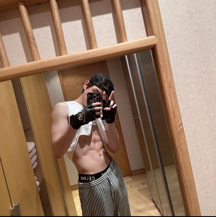 kdnildeung's tweet photo. Not him being quiet for some times and suddenly dropping this pic he’s surely wants me dead https://t.co/esp3NFKNOo