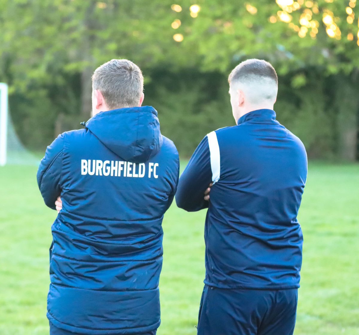 Randall1871's tweet photo. Very enjoyable 7 days helping out with the 1st team but back to the day job today @BurghfieldFC 👊

#UpTheFielders 💙 https://t.co/GWADgT5IMu