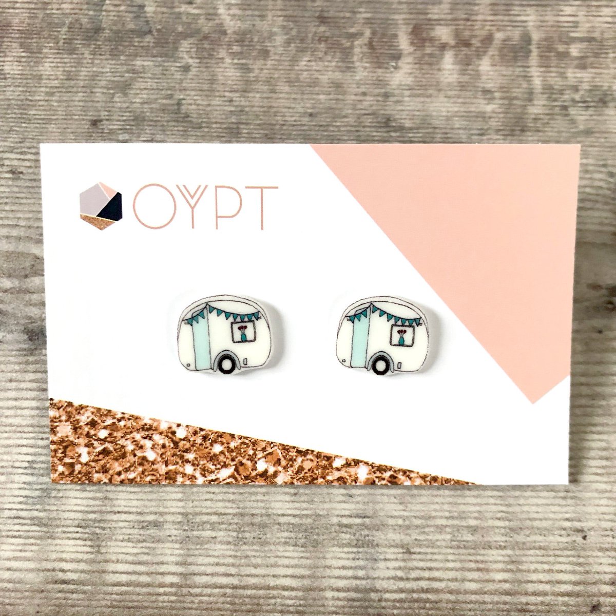 And while the sun is still out let’s have something for the caravanners ☀️🚐 #ukgiftam #shopindie #caravan #brooch #etsygifts oyptjewellery.etsy.com