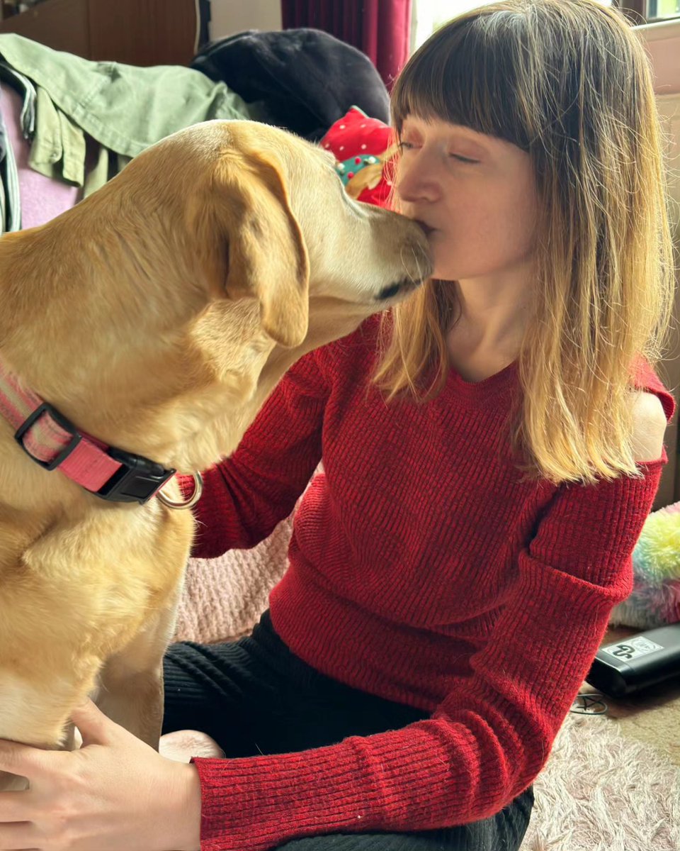 'it's empowering to have this four legged friend who makes me feel so loved & needed & included all the time.' This week on @bbcworldservice, we discuss why some dogs are OBSESSED with food - and how I keep my guide dog from eating it all! bbc.co.uk/programmes/w3c… #Hungry #Dogs
