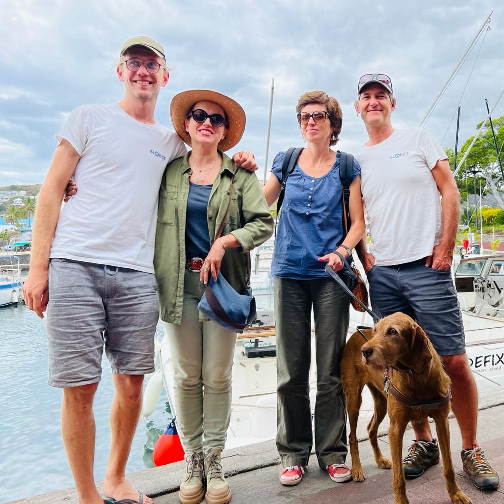 #LaRéunion #IledesSens Un extrait de l'épisode spécial d'<a href="/EchappeesB/">Echappées Belles</a> avec <a href="/So_Jovillard/">Sophie Jovillard</a>, Sophie &amp; Heelou, ça vous tente ? Embarquons au port de Saint-Gilles les Bains pour découvrir un ballet de baleines ! Rendez-vous ce soir à 21h00 sur France 5... vu.fr/RlVnm