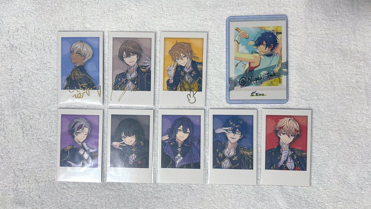 NasakiTmk's tweet photo. 【交換】にじさんじ Anniversary 5周年 6周年 ランダムチェキ風カードAグループ

譲▶ 
5周年
箔押し：🦊、💧、🏢
Ｎ：🦉🎻、🥼🐱🌱、☯、🧷、🥂✨

6周年
箔押し：🌙
Ｎ：🗝💸、🍱🦖、♦️☕️、💡、⚔

求▶
5周年
箔押し🎲＞N🔫

6周年
箔押し🔫＞🎲＞N🎲

❁︎箔⇔箔、N⇔N、箔⇔2N
❁︎🔫は1枚ずつ求 https://t.co/gy35zC7wy0