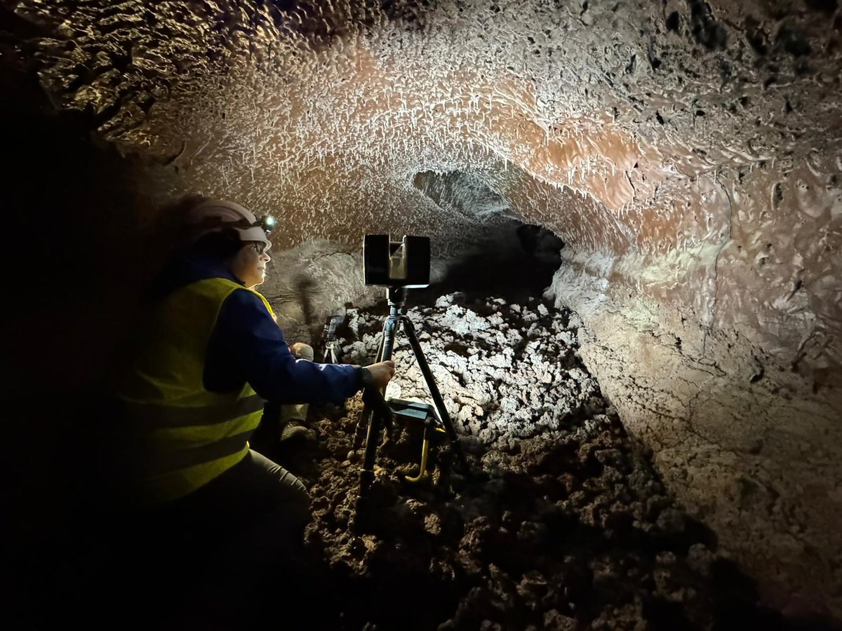 pirespinky's tweet photo. 3D Laser Scans (FARO technology) took place for the first time inside the newly formed lava tubes in the eruption area of La Palma volcano. Extreme science under the scope of the #microlava project.

@microceno 
@INESCTEC 
Image: https://t.co/JicVXltrIR https://t.co/GQbwArVYC6