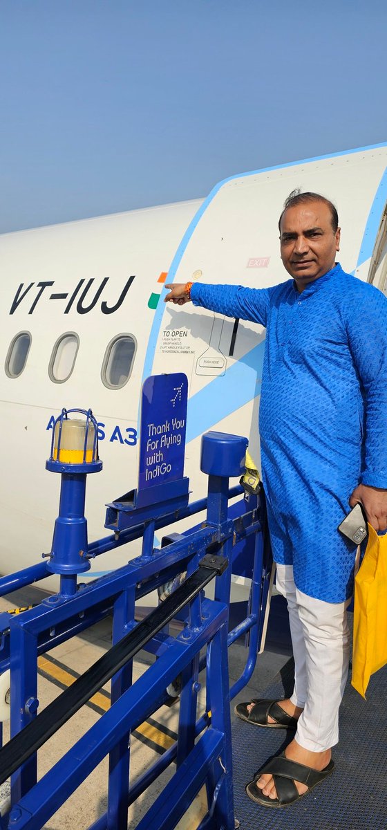 आज भी जहाज पर VT लिखा हुआ है

और VT का अर्थ है विक्टोरिया टेरीटरी 

गुलामी का नाम और निशान मिटाना है।

<a href="/narendramodi/">Narendra Modi</a> <a href="/AmitShah/">Amit Shah</a>