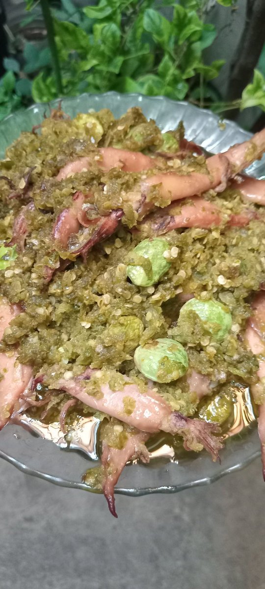 CUMI PETE SAMBAL IJO

by Andreana Dewi

Bahan :
200 gram cumi asin, rendam air panas 15 menit, tiriskan
Pete, kupas
100 gram cabe hijau besar
50 gram cabe rawit hijau
3 buah tomat hijau
1 lembar daun jeruk
1 batang serai, memarkan
8 butir bawang merah
3 siung bawang putih