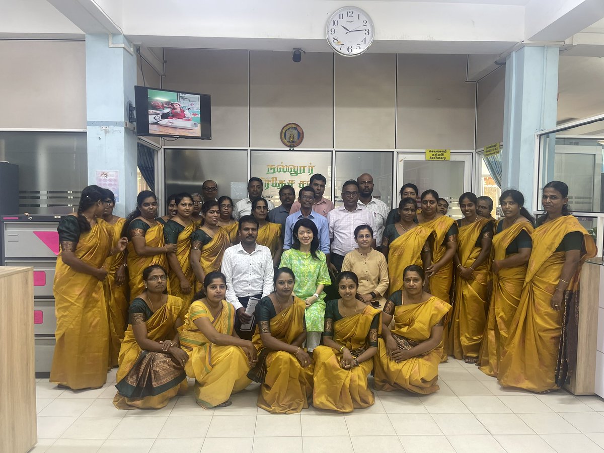 AzusaKubota's tweet photo. Digitalization of tax collection has significantly improved efficiency in Nallur Pradeshiya Sabha, Jaffna with support from @EU_in_Sri_Lanka funded @UNDPSriLanka’s #CDLG. Down from 15, now two officers are processing taxes, saving people from traveling and queuing up. https://t.co/75cFnb8LGF