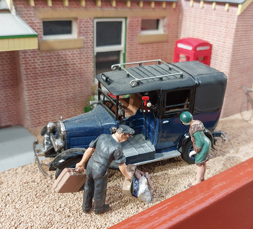 BRMmagazine's tweet photo. Team pick: We can't resist spending time watching the trains running on Newchappel Junction, but there are also some lovely details. How about this taxi cab picking up a fare?
#lform
#modelrailway
#modelrailroad https://t.co/tItBpuhzZq
