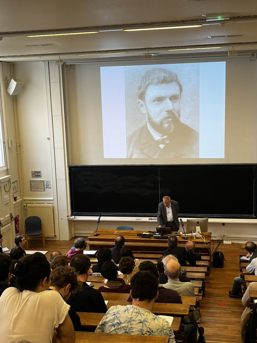 👨🏻‍🏫 C’est parti pour la deuxième et dernière conférence de la journée « Mathématiques : cultiver leur diversité mais pour qui et avec quelles perspectives ? » par Jean Pierre bourguignon chercheur émérite au CNRS ancien directeur de l'IHES et professeur honoraire #25AnsAnimath