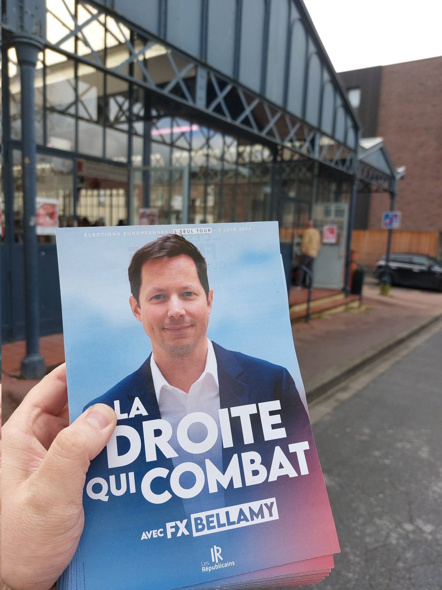 Nos militants présents ce matin sur le marché d'Epernay #circo5103 pour diffuser le bilan de @fxbellamy 🇨🇵🇪🇺 ! Excellent accueil des Sparnaciens ! Le 9 juin, #AvecBellamy 🇨🇵🇪🇺