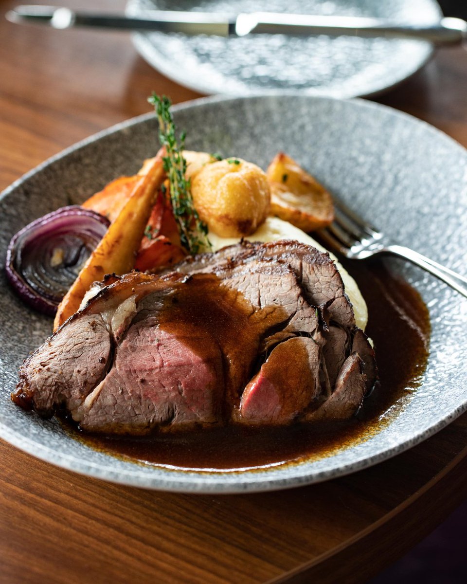 We have some last minute availability for Sunday Lunch for St. Patrick's Day & Bank Holiday Monday ☘️ Serving from 12pm - 5pm, perfect for a post parade bite to eat ✨ Book Online Here 👉 loom.ly/hO14a1Q #StPatricksDay #BankHoliday #SundayLunch