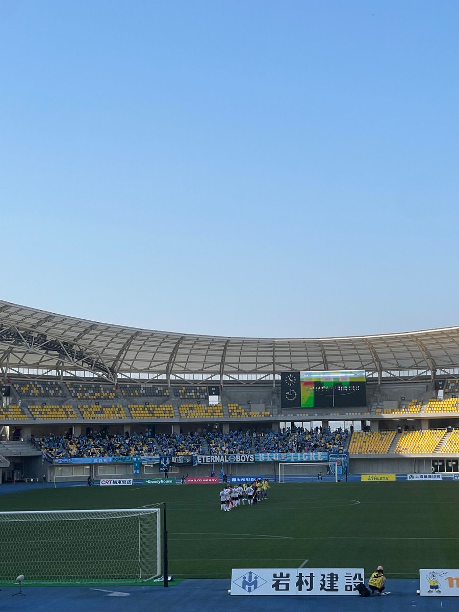 nsgolf1972's tweet photo. カンセキスタジアムにて栃木SCvs横浜FC戦が行われました。
完成度の高い速い攻撃で横浜FCが押し込み栃木が跳ね返す展開。
前半に栃木がジャンピングボレーで先制。
後半横浜FCが更なる猛攻に出ますが逃げ切り連勝としました。
栃木SCチーム・サポーターの皆様おめでとうございます。
#栃木SC https://t.co/XfGAmYubXa