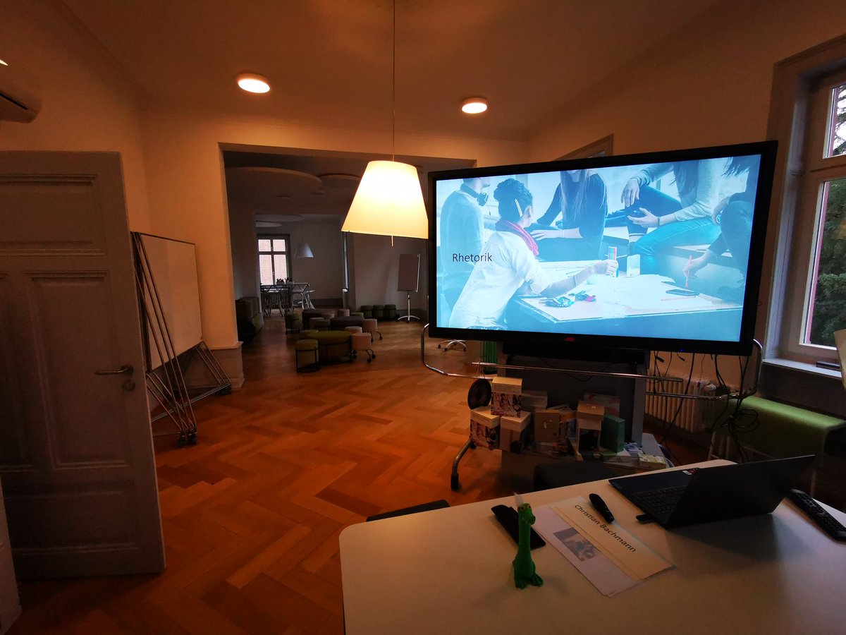 Gestern durfte ich einen Rhetorik Workshop bei der <a href="/HoppFoundation/">HOPP FOUNDATION</a> halten. Ich fand es sensationell.. Vielen Dank