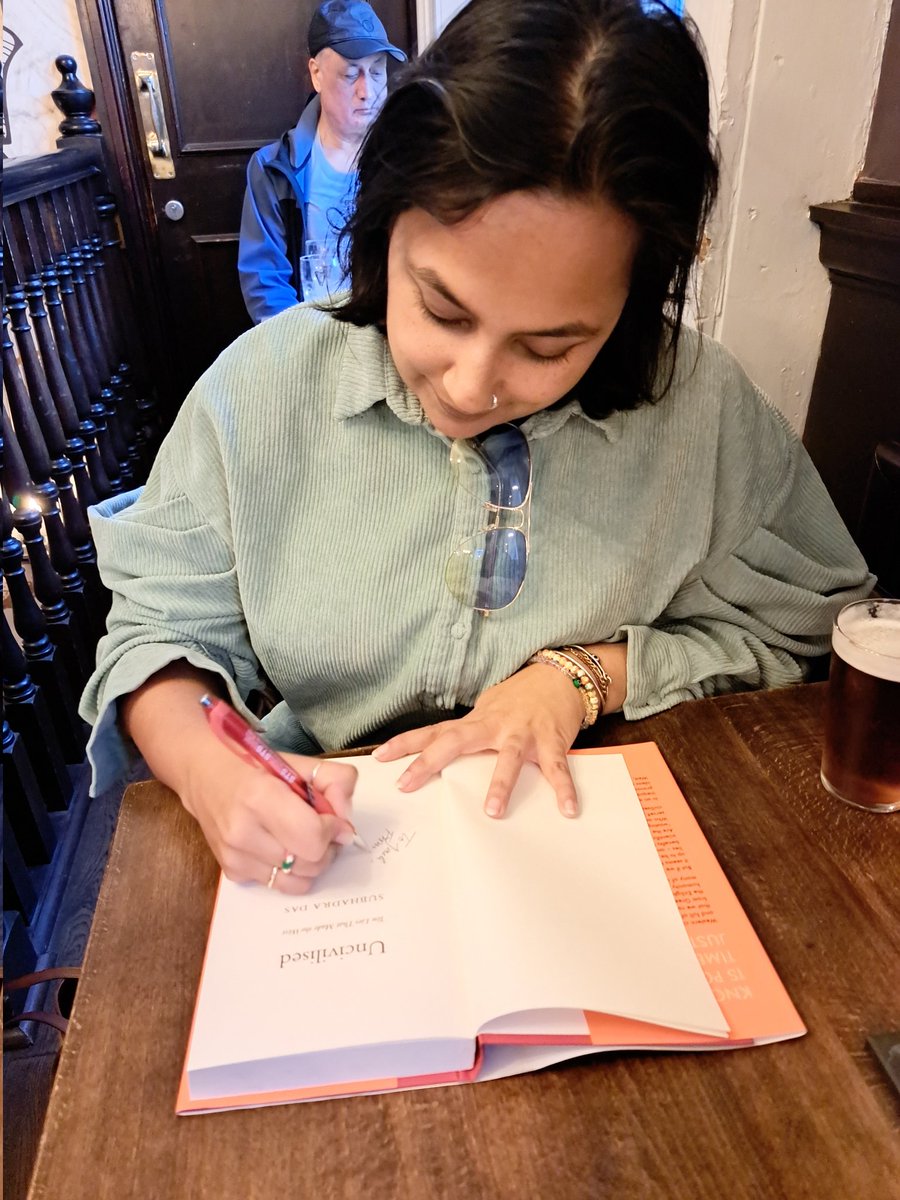 These two changed things. In 2017 @NatHistGirl & @littlegaudy gave a talk that broke the dam on natural history #museums taking their colonial histories seriously. Yesterday they revisited it at @V_and_A. It's always awesome to hang out, & to celebrate Subhadra's great new book!