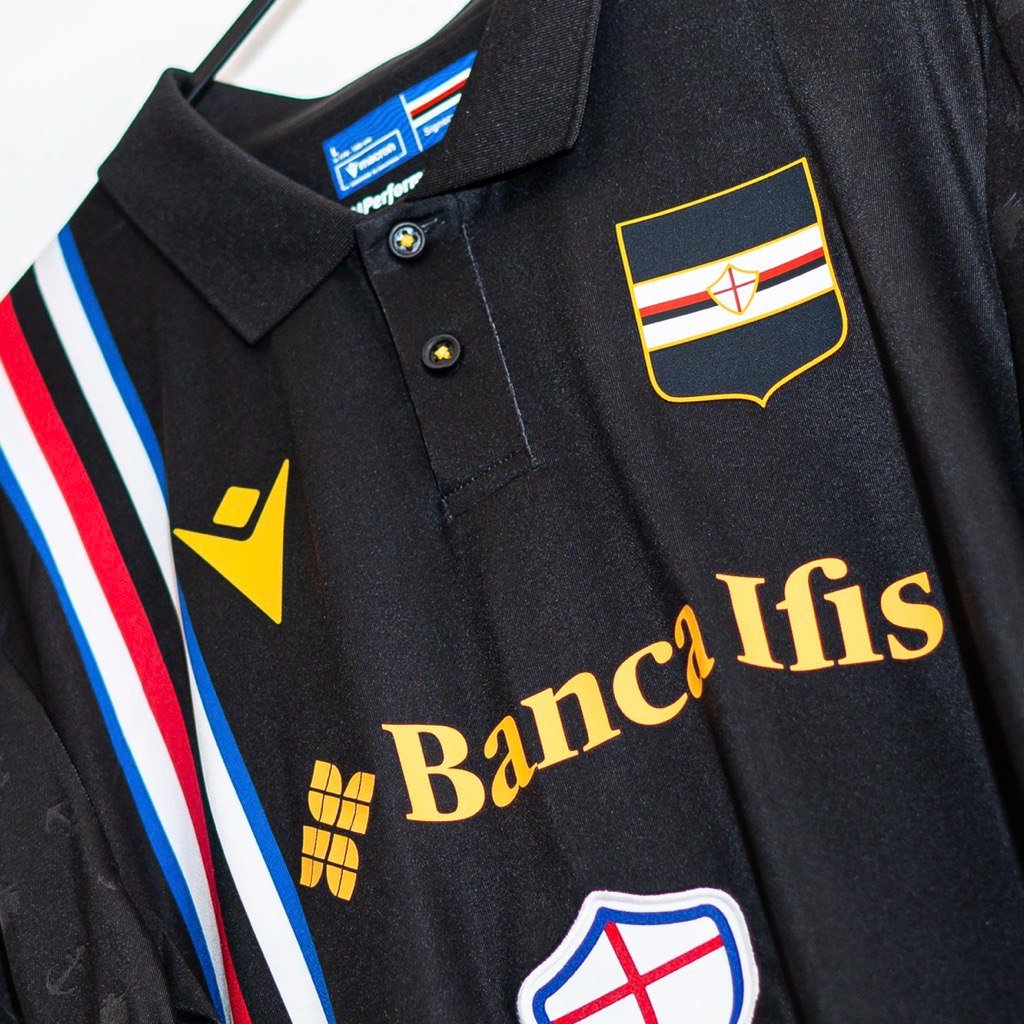 sampdoria's tweet photo. 👕 | LOCKER ROOM

Third kit per #BariSamp. 🖤

#SerieBKT

#ForzaDoria 🔵⚪️🔴⚫️⚪️🔵 https://t.co/kipjf3R32n