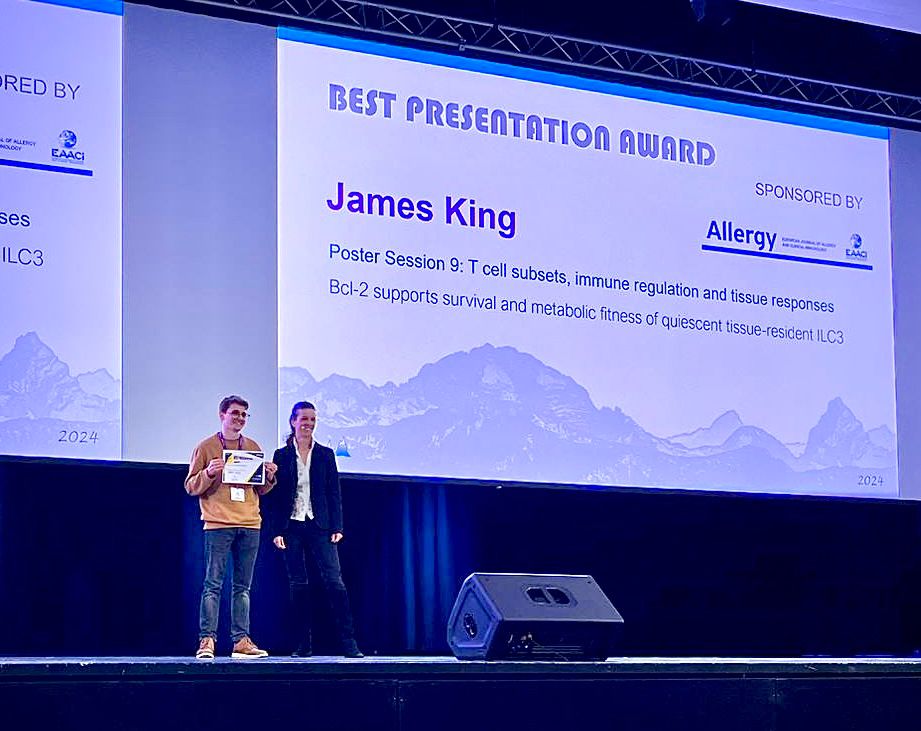 ImmunoloJIKal's tweet photo. Delighted to have been awarded best poster presentation for my PhD work at the WIRM 2024! Many thanks to everyone involved @Hepworth_Lab. If you would like to know more about this work, then you can read about it here - https://t.co/2kC1WZdsJ9. #WIRM https://t.co/YZKb2glwhM