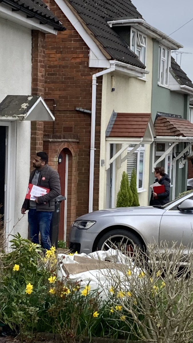 Out this morning on Russells Hall Road with Asif Ahmed, @cathrynbayton1, @ShaukatAli and @LabourBryn, spreading the word on @DudleyLabGroup’s #PlanForDudley. Dudley Labour committed to tackling the #CostOfLivingCrisis, while Tories obsessed with their infighting.