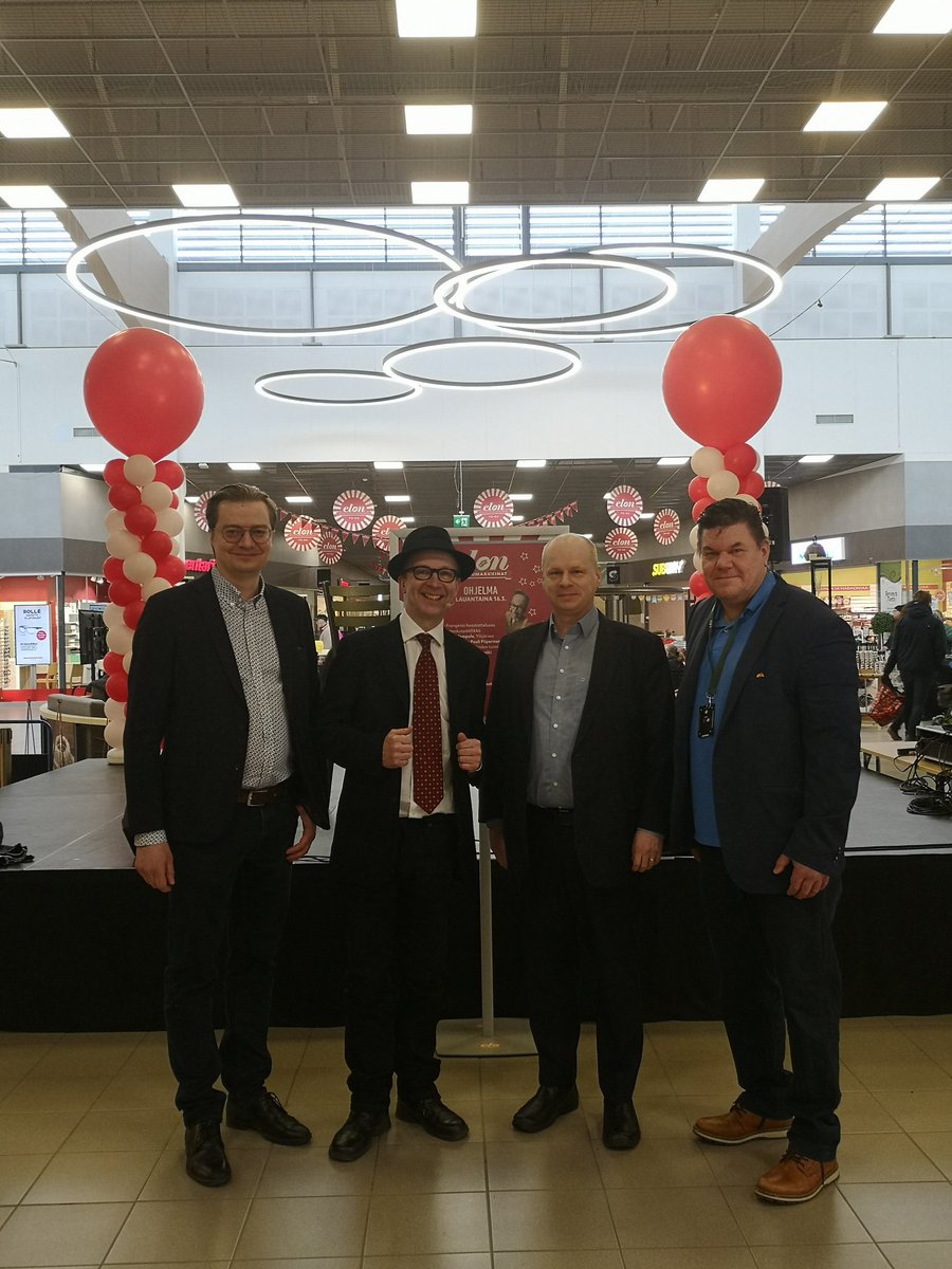 Parhaimmat onnittelut 15- vuotiaalle Kauppakeskus Elolle🎂Kiitos erinomaisesta yhteistyöstä vuosien varrella ja menestystä jatkoon👍Oltiin <a href="/PiiparinenPauli/">Pauli Piiparinen</a> ja @timomatinlompolo kanssa <a href="/MaisteriFrangen/">Simo Frangén</a> vetämässä synttäripaneelissa.#ylöjärvi #ylöjärvenyrityspalvelu #KauppakeskusElo