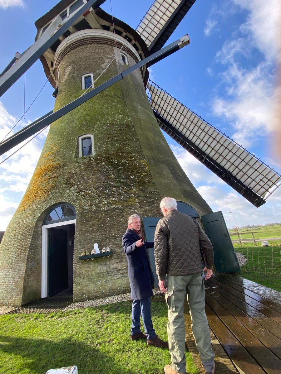 HansBeenakker's tweet photo. Ons prachtig gelegen historische stadje Haastrecht, bezocht; Theater Concordia, jeugdgezinshuis, boezemmolen, bakkerij, schaatsver. STV Lekstreek (Ned. internationale schaats-toppers lid). Majestueus 19e eeuws museumhuis Paulina Bisdom van Vliet (bijzondere porseleincollectie). https://t.co/OELGtsF3rt