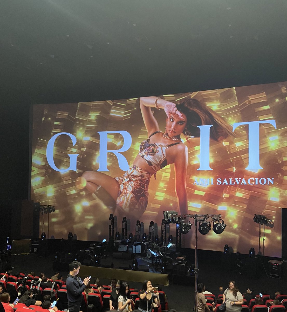 anjishiii's tweet photo. I’m finally here!!!!!! Thanks to everyone po @_0ans0_ and @teamanjiuniv 

ANJI GRIT ALBUM LAUNCH
#AnjiSalvacion @anjisalvacion https://t.co/SCini0EAAS