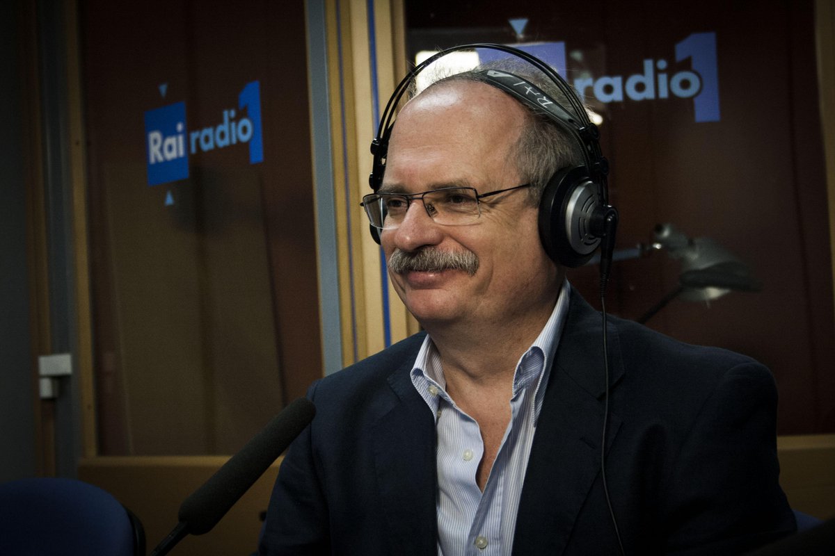 PazzoPerDomani's tweet photo. L’altra notte a “#TraPocoInEdicola” su @Radio1Rai a parlare con Stefano Mensurati di stretta attualità c’era anche il fondatòr, qui la puntata integrale: https://t.co/ddpUsyczyb https://t.co/truhBrMmlf