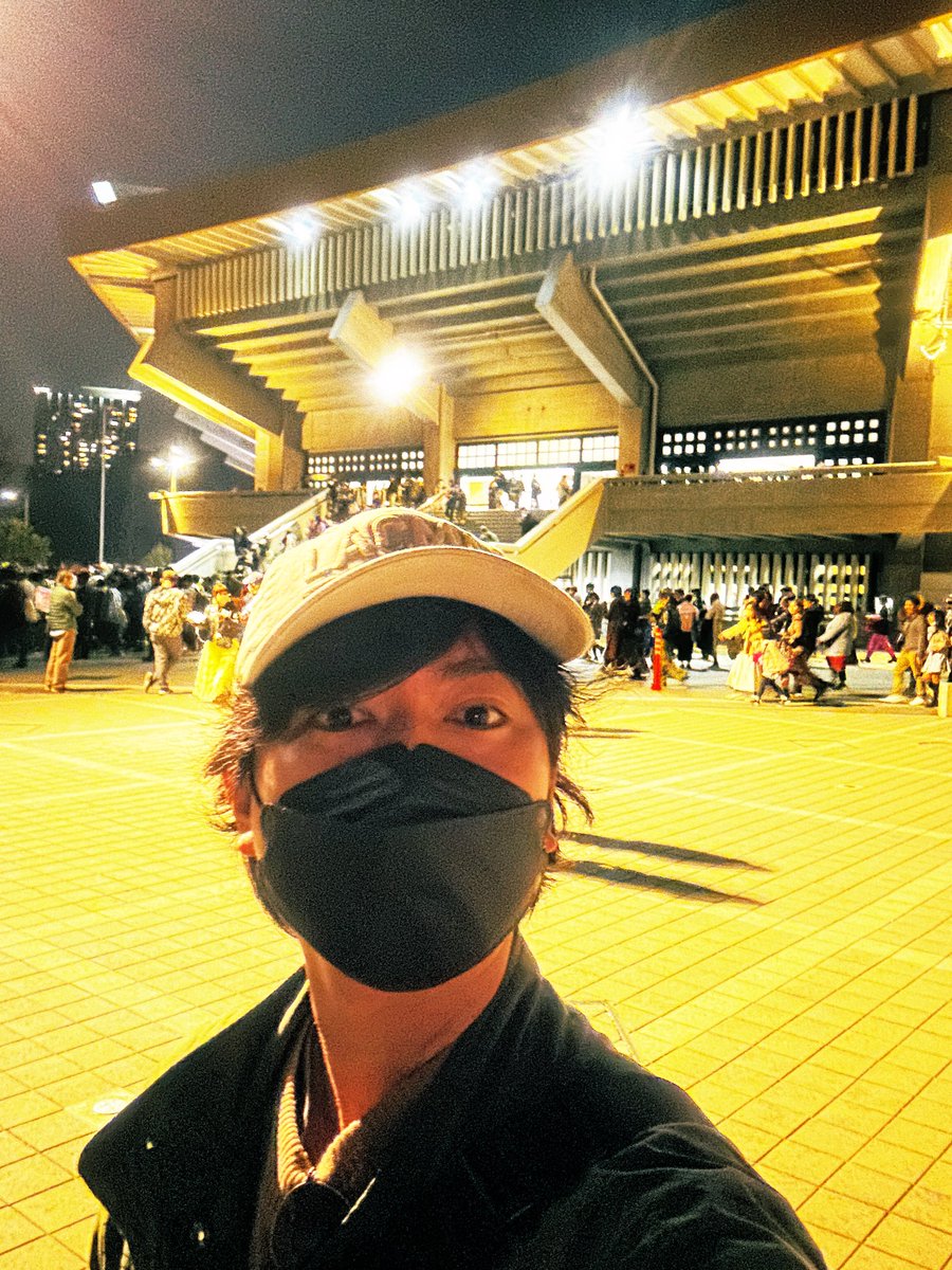 Shige_no_hitori's tweet photo. 武道館にて水曜日のカンパネラのライブ！
ハッピーに溢れてたぜ🥹
元気出た！！俺もがんばる💪
自尊心😏 https://t.co/4ojQX4Rfdo