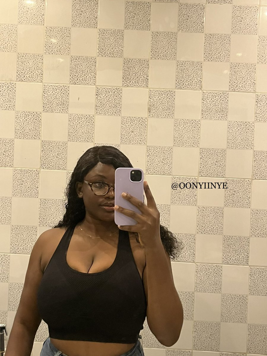 oonyiinye's tweet photo. Mirror selfies or nothing 🤭 https://t.co/WyAPBuIXEz