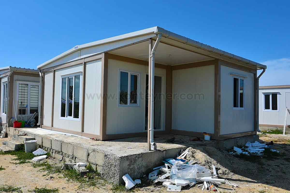 🔴  Modern  kerpiç bir evde yaşamak ister miydiniz?

Yoksa teneke konteynır evleri mi tercih edersiniz?

Bizim bu çirkine olan merakımız sizce neden? 

Neden sağlıklı ve estetik olana ilgi duymuyoruz?