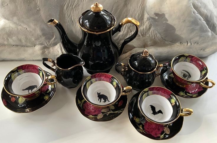 BayanHedonist's tweet photo. Goth tea set https://t.co/OsHp0WvR36